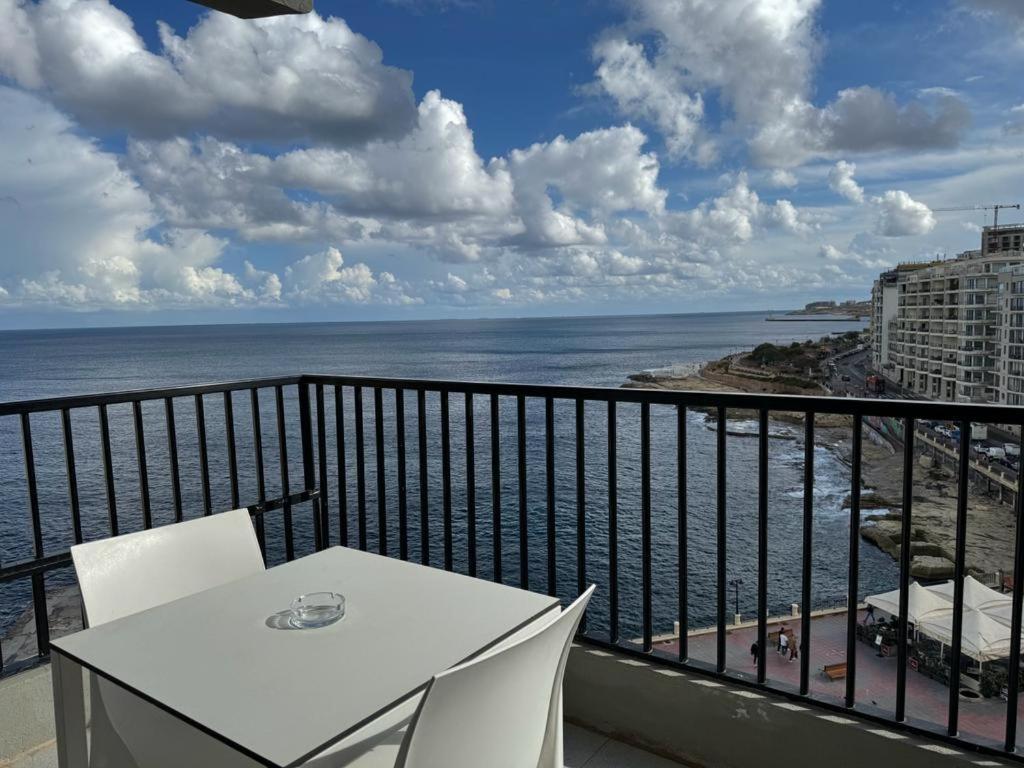 Roma Hotel Sliema Exterior foto